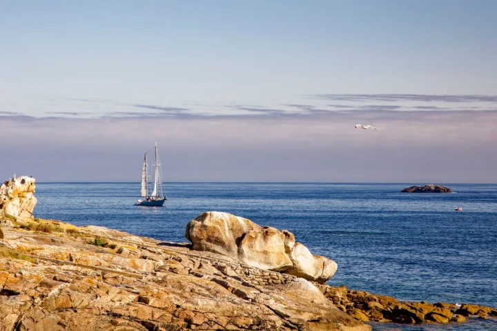Voilier en mer pour illustrer croisière Bretagne Sud