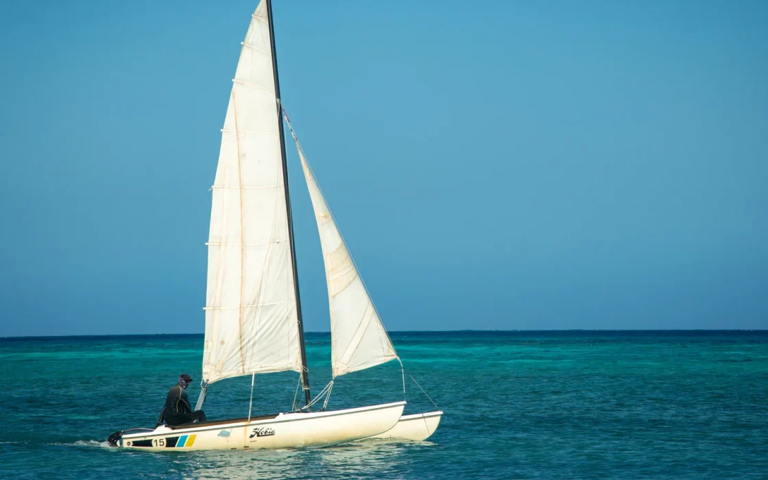 Voilier en mer pour illustrer croisière voilier Cuba