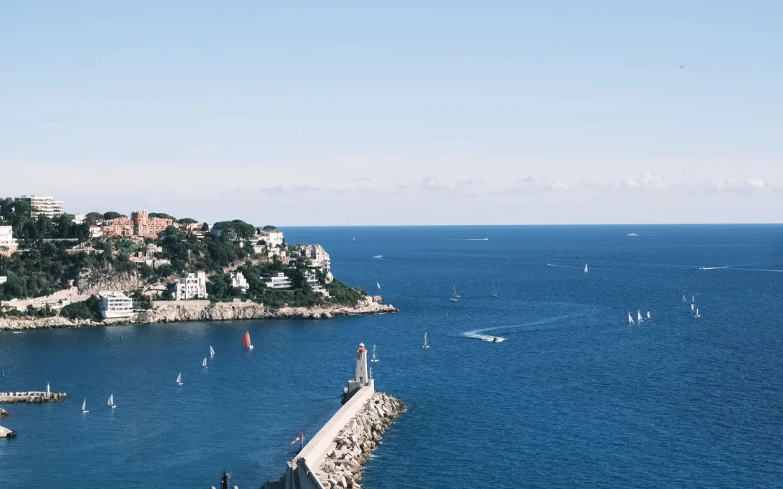 Voilier en mer pour illustrer croisière Côte d’Azur voilier