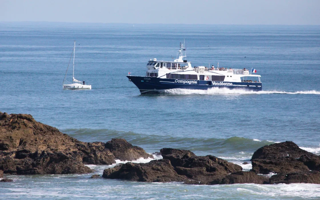 Pont d’un navire de croisière face à la mer