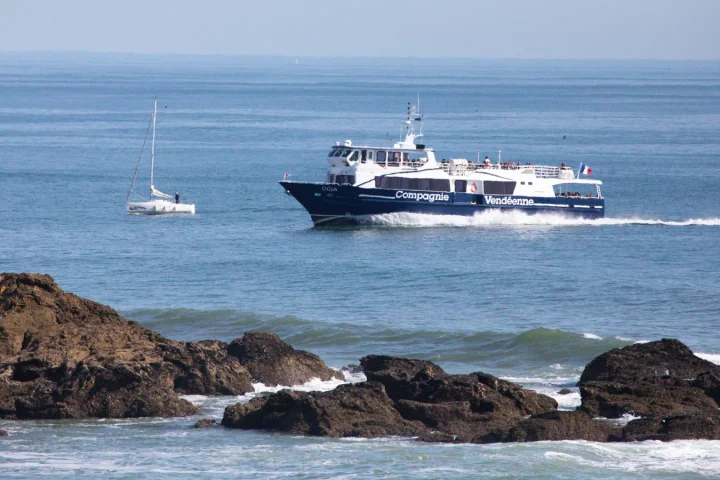 Pont d’un navire de croisière face à la mer