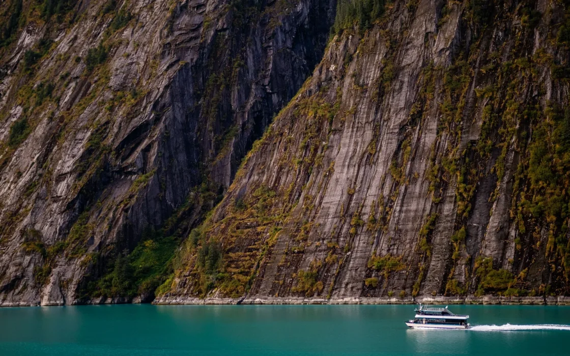 Voilier en mer pour illustrer croisière Alaska