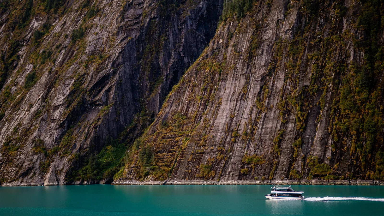 Voilier en mer pour illustrer croisière Alaska