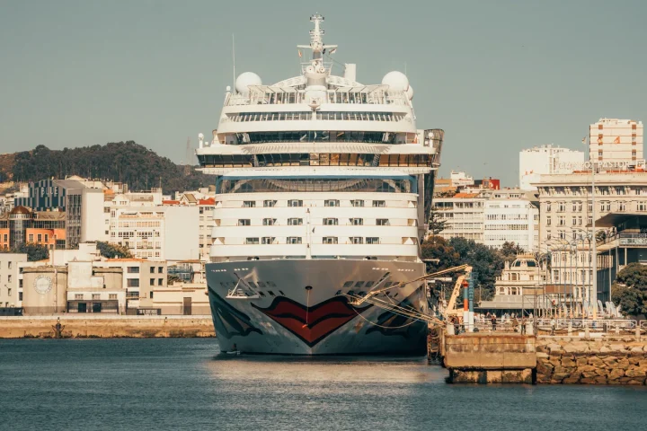 Partir en croisière avec des enfants : quel bateau et quel rythme choisir selon leur âge ?