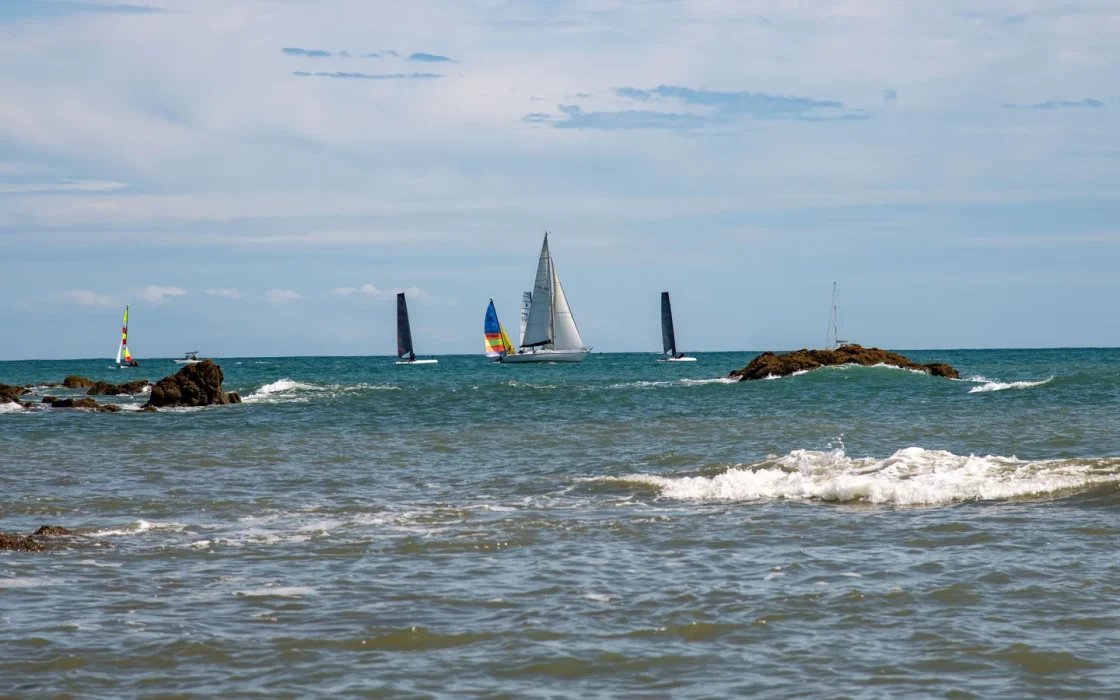 Voilier en mer pour illustrer croisière Cap-Vert voilier