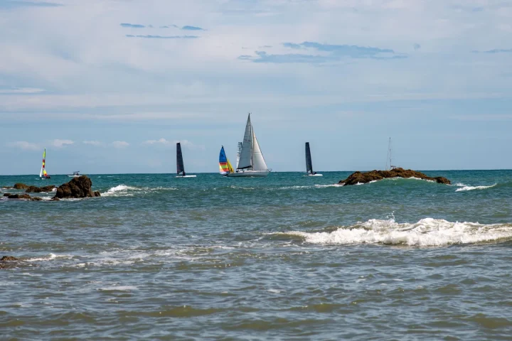 Voilier en mer pour illustrer croisière Cap-Vert voilier
