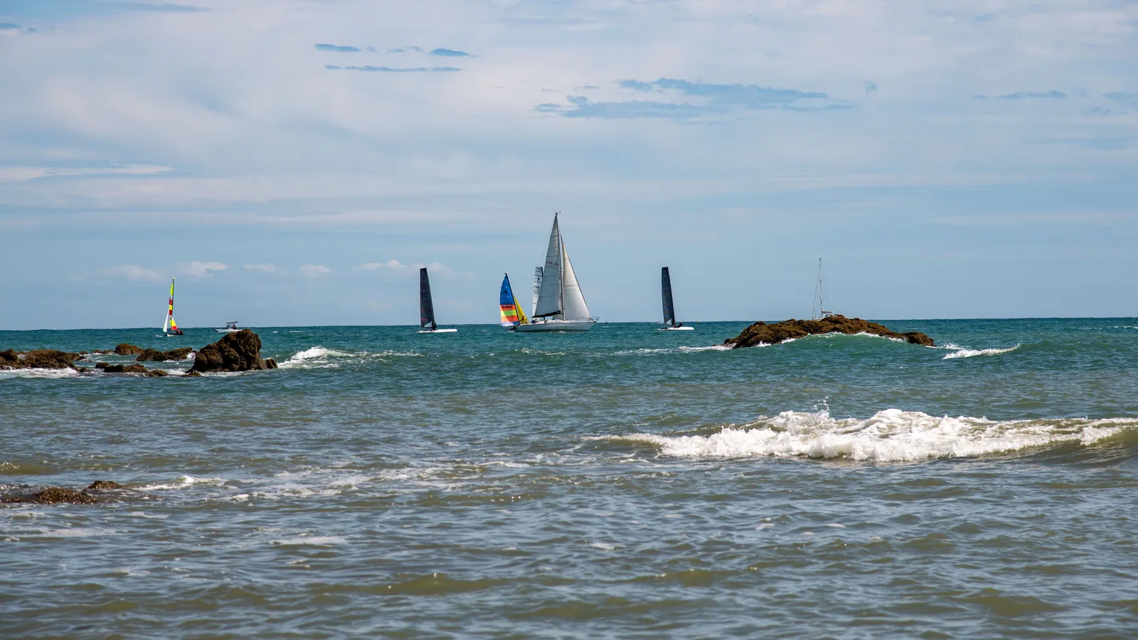 Voilier en mer pour illustrer croisière Cap-Vert voilier