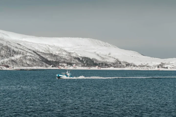 Voilier en mer pour illustrer croisière fjords Norvège