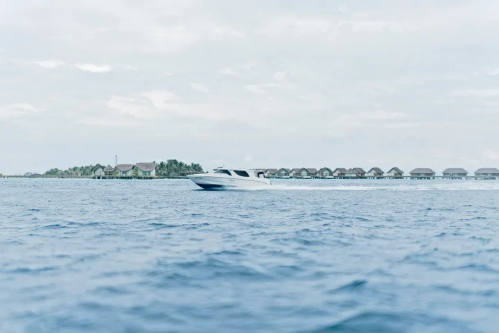 Voilier en mer pour illustrer croisière Maldives