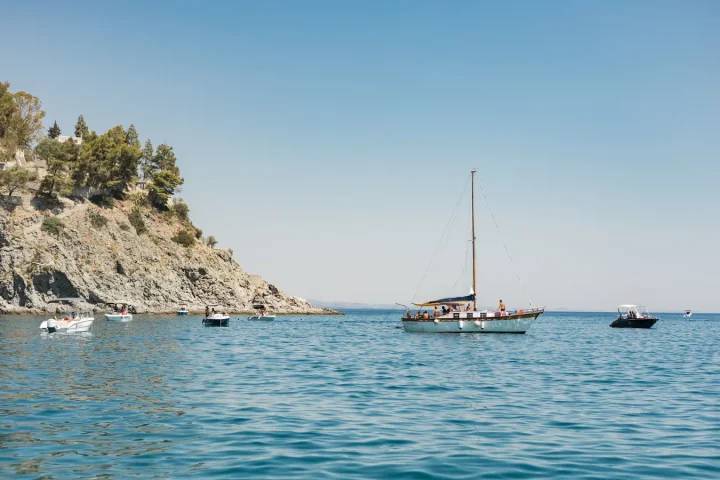 Voilier en mer pour illustrer croisière Sardaigne