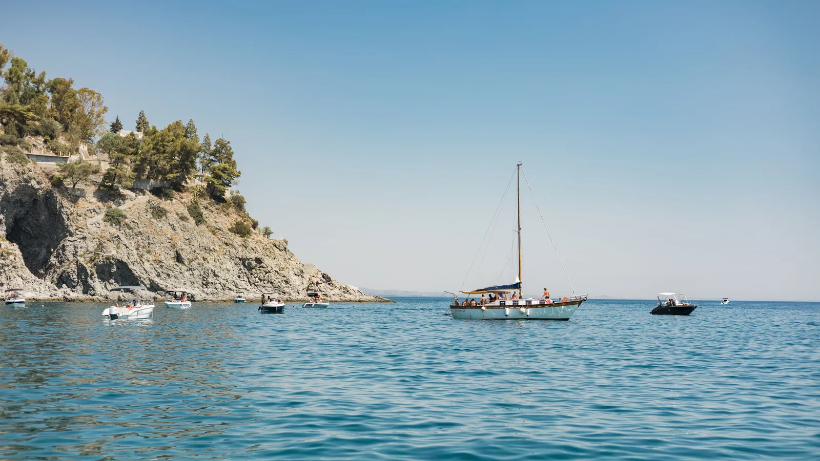 Voilier en mer pour illustrer croisière Sardaigne