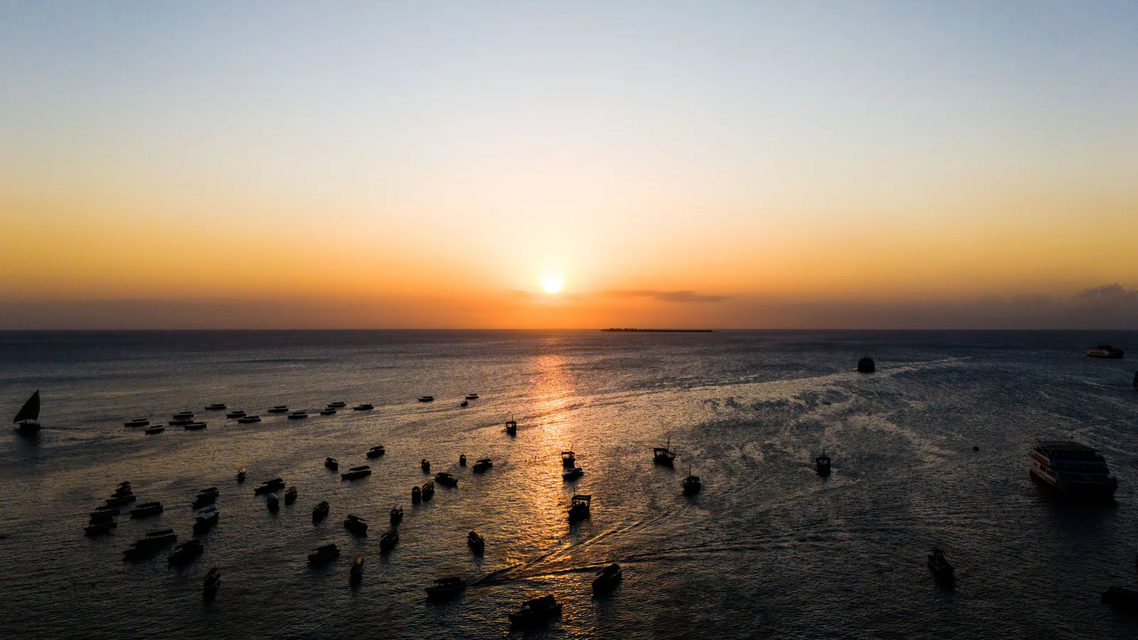 Voilier en mer pour illustrer croisière Zanzibar