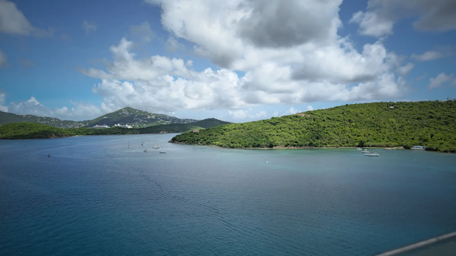 De Saint-Martin à Antigua en catamaran : escales, rythme de croisière et choix du bateau