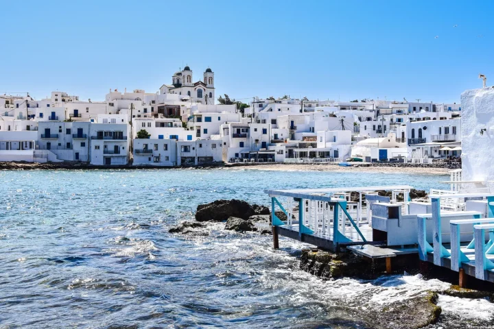 Voilier en mer pour illustrer Cyclades ou îles Ioniennes croisière