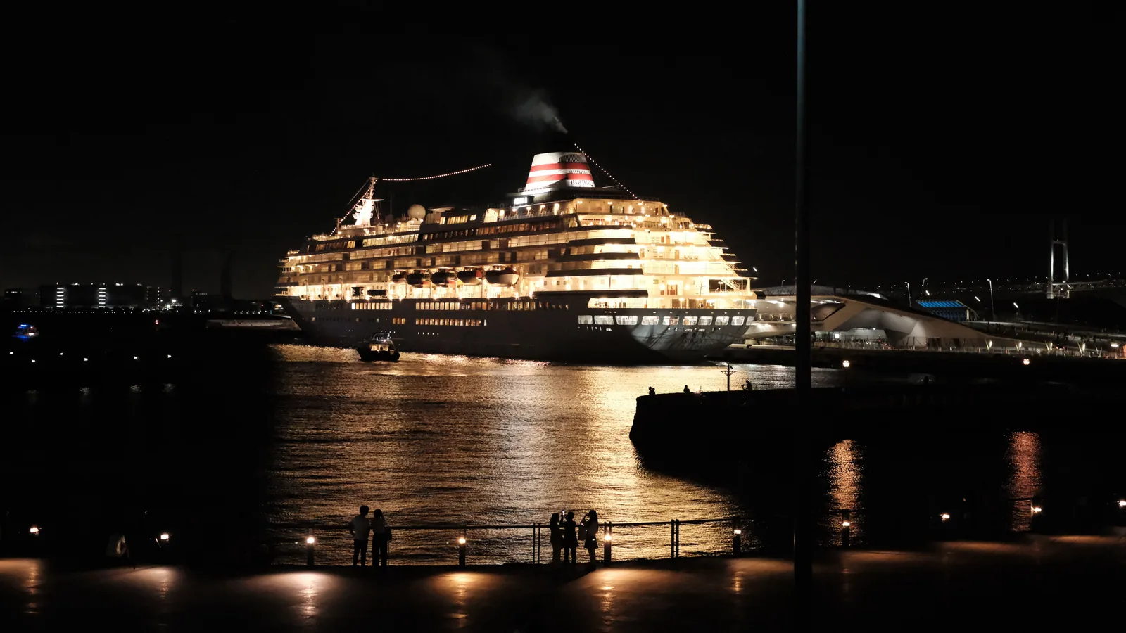 Pont d’un navire de croisière face à la mer