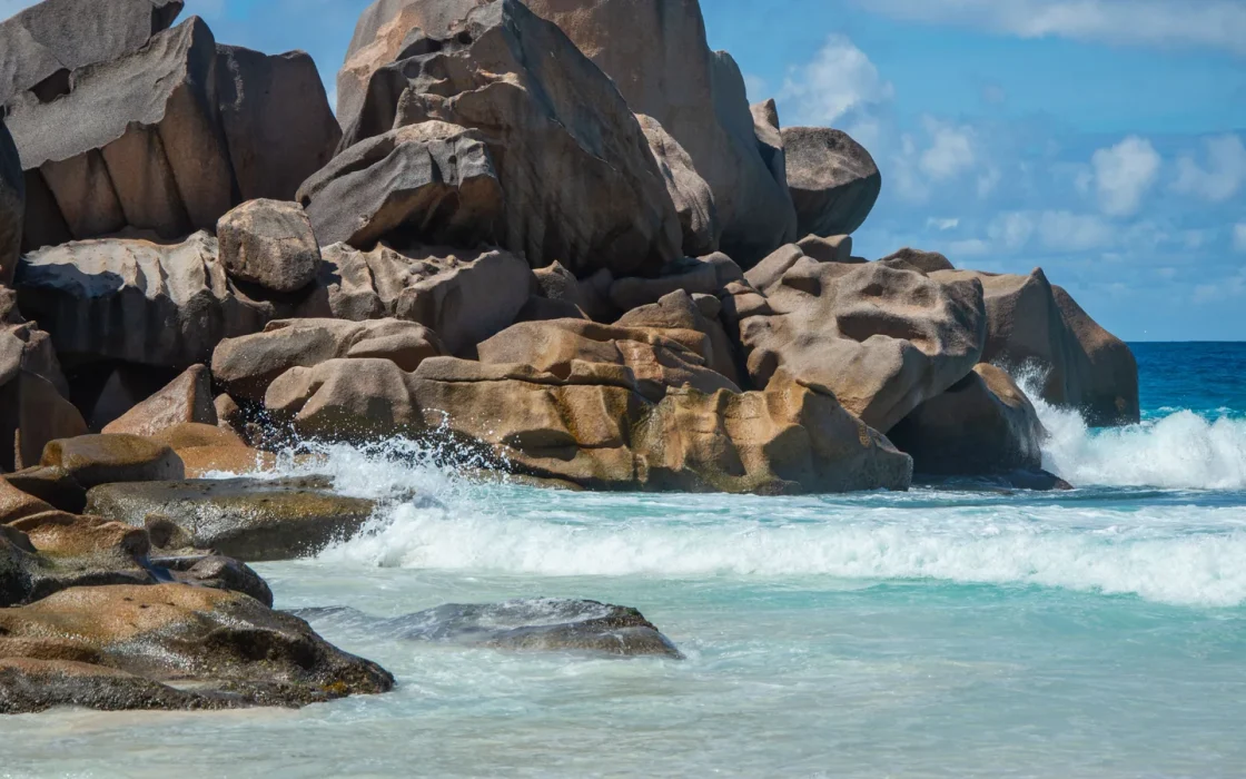 Voilier en mer pour illustrer croisière Seychelles ou Maldives